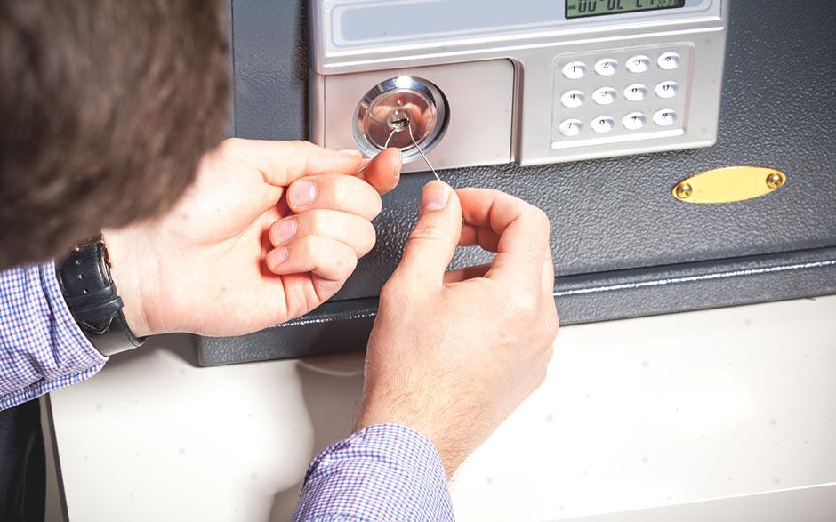 ouverture de porte claquée serrurier Menucourt